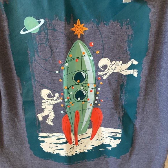 Boys Astronaut Christmas Shirt Size M NEW - Picture 2 of 3